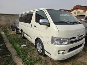 Toyota HiAce 2010 White