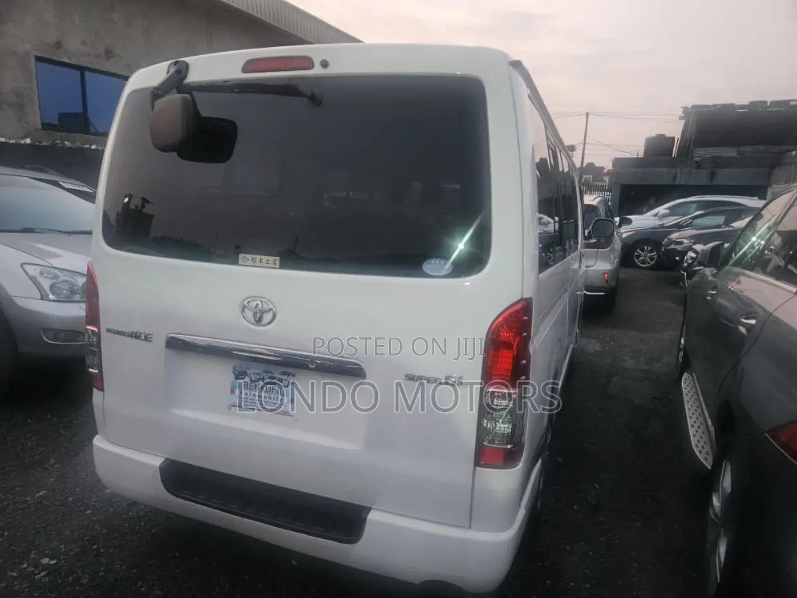 Toyota HiAce 2010 White