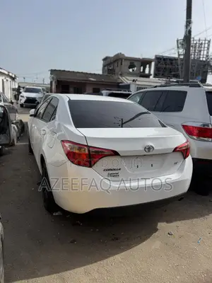 Toyota Corolla LE (1.8L 4cyl 2A) 2018 White