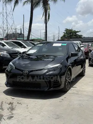 Toyota Corolla SE (1.8L 4cyl 2A) 2018 Black
