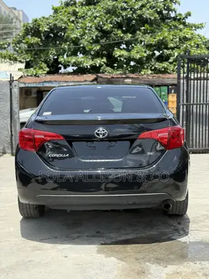 Toyota Corolla SE (1.8L 4cyl 2A) 2018 Black