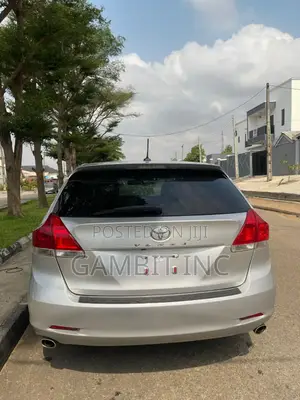 Toyota Venza LE 2012 Silver
