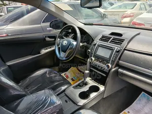 Toyota Camry SE 4dr Sedan (2.5L 4cyl 6A) 2012 Red