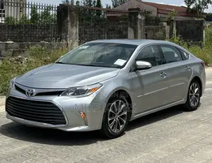 Toyota Avalon XLE Premium FWD Sedan (3.6L 6cyl 6A) 2016 Silver