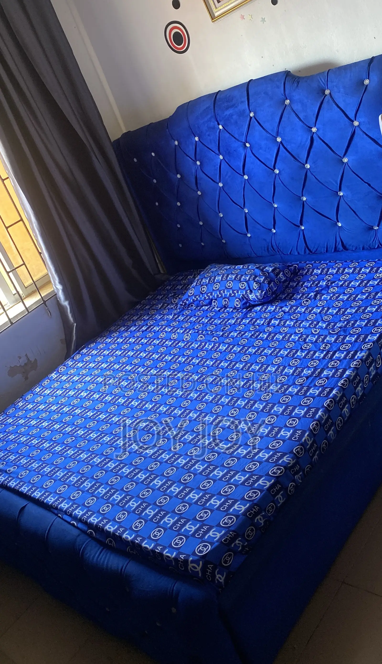 Bedframe and Bed