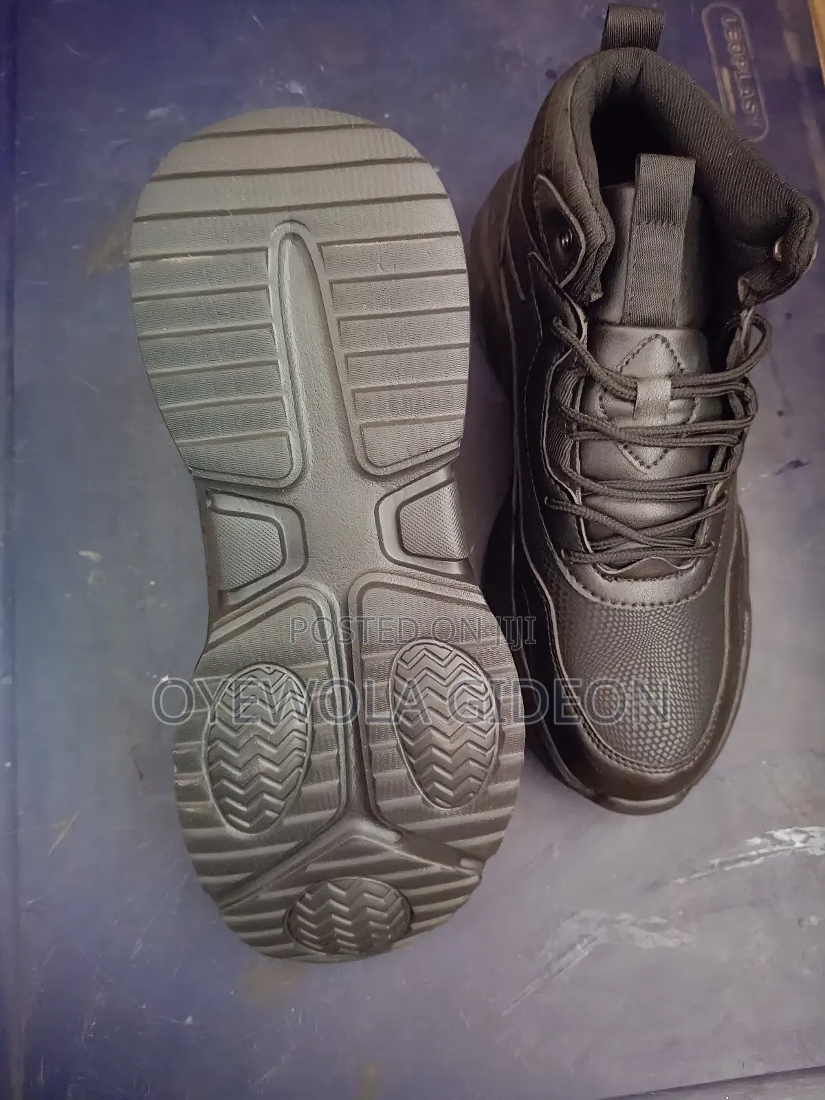 Black Sneaker