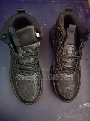 Black Sneaker