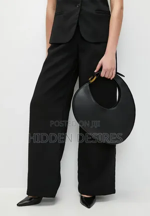Tessa Cresent Shaped Handbag - Black