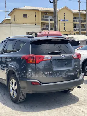 Toyota RAV4 XLE AWD (2.5L 4cyl 6A) 2016 Gray
