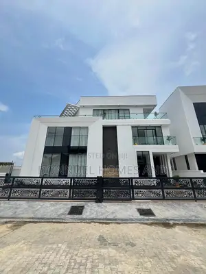 5bdrm Duplex in Chevron for sale