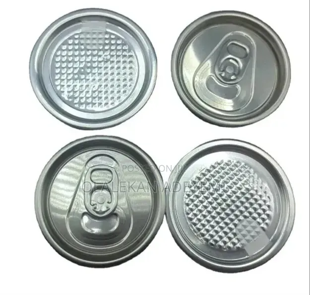 Transparent Can Bottle With Lid Cover.