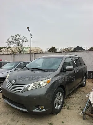 Toyota Sienna LE FWD 8-Passenger 2013 Gray