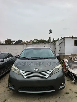 Toyota Sienna LE FWD 8-Passenger 2013 Gray