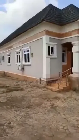 6bdrm Block of Flats in Benin City for sale