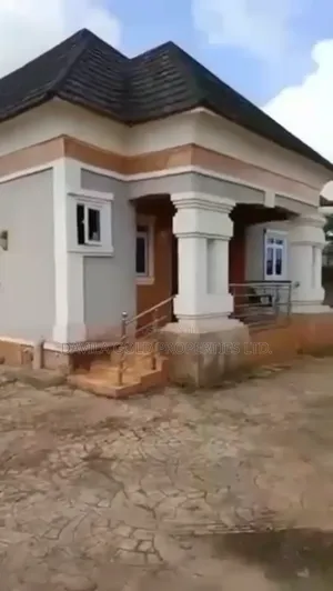 6bdrm Block of Flats in Benin City for sale