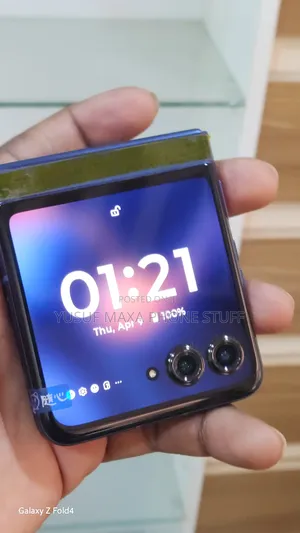 New Motorola Razr 2024 256 GB Blue