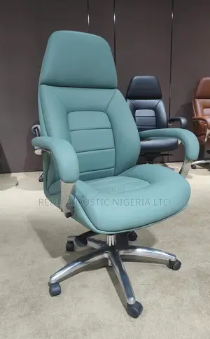 Luxury Diamond-tufted Executive Chair