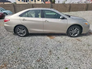 Toyota Camry LE 4dr Sedan (2.5L 4cyl 6A) 2016 Gold