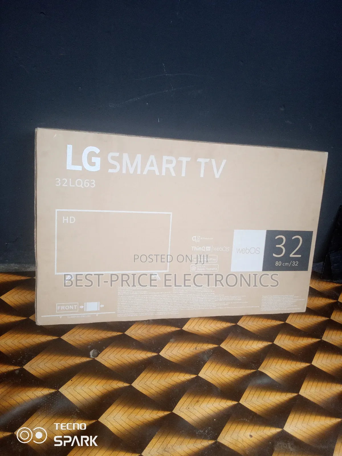 Lg 32 Inches Smart Effortless and Connection Between Multiple Derive