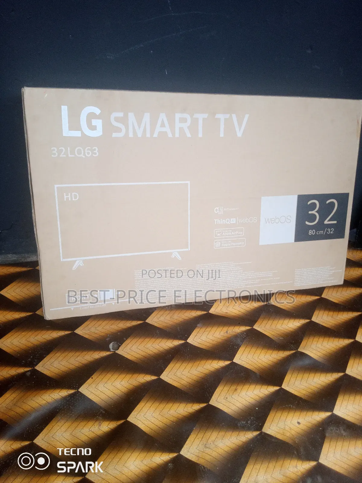 Lg 32 Inches Smart Effortless and Connection Between Multiple Derive