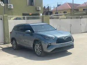 Toyota Highlander Platinum 2022 Blue