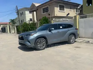 Toyota Highlander Platinum 2022 Blue