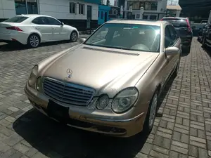 Mercedes-Benz E220 2003 Gold