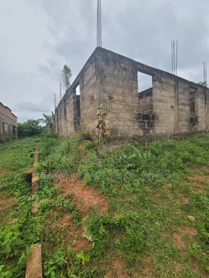 100 by 100ft With 4 Flats of 3bedroom Uncompleted Structure