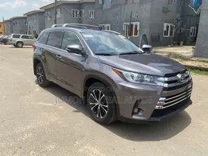 Toyota Highlander XLE 4x2 V6 (3.5L 6cyl 8A) 2018 Gray