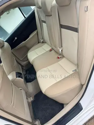 Toyota Camry XLE 4dr Sedan (3.5L 6cyl 6A) 2014 White