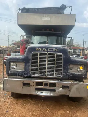 1984 Mack Tipper