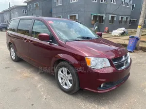 Dodge Caravan 2019 Red