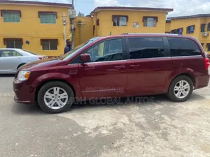 Dodge Caravan 2019 Red