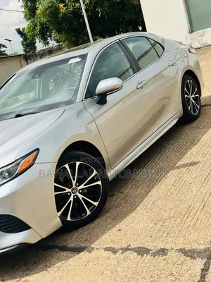 Toyota Camry SE (2.5L 4cyl 8A) 2019 Silver