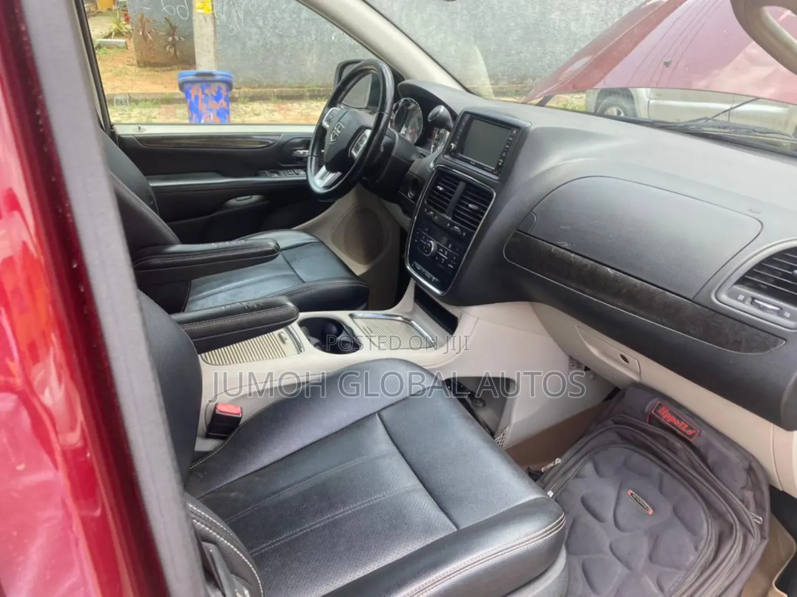 Dodge Caravan 2019 Red