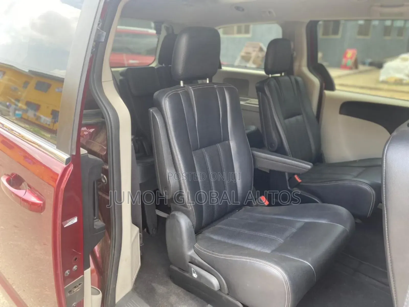 Dodge Caravan 2019 Red