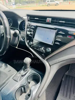 Toyota Camry SE (2.5L 4cyl 8A) 2019 Silver