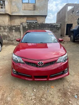 Toyota Camry SE 4dr Sedan (2.5L 4cyl 6A) 2014 Red