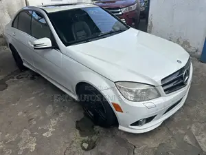 Mercedes-Benz C300 Luxury 4Matic Sedan AWD (3.0L 6cyl 7A) 2011 White