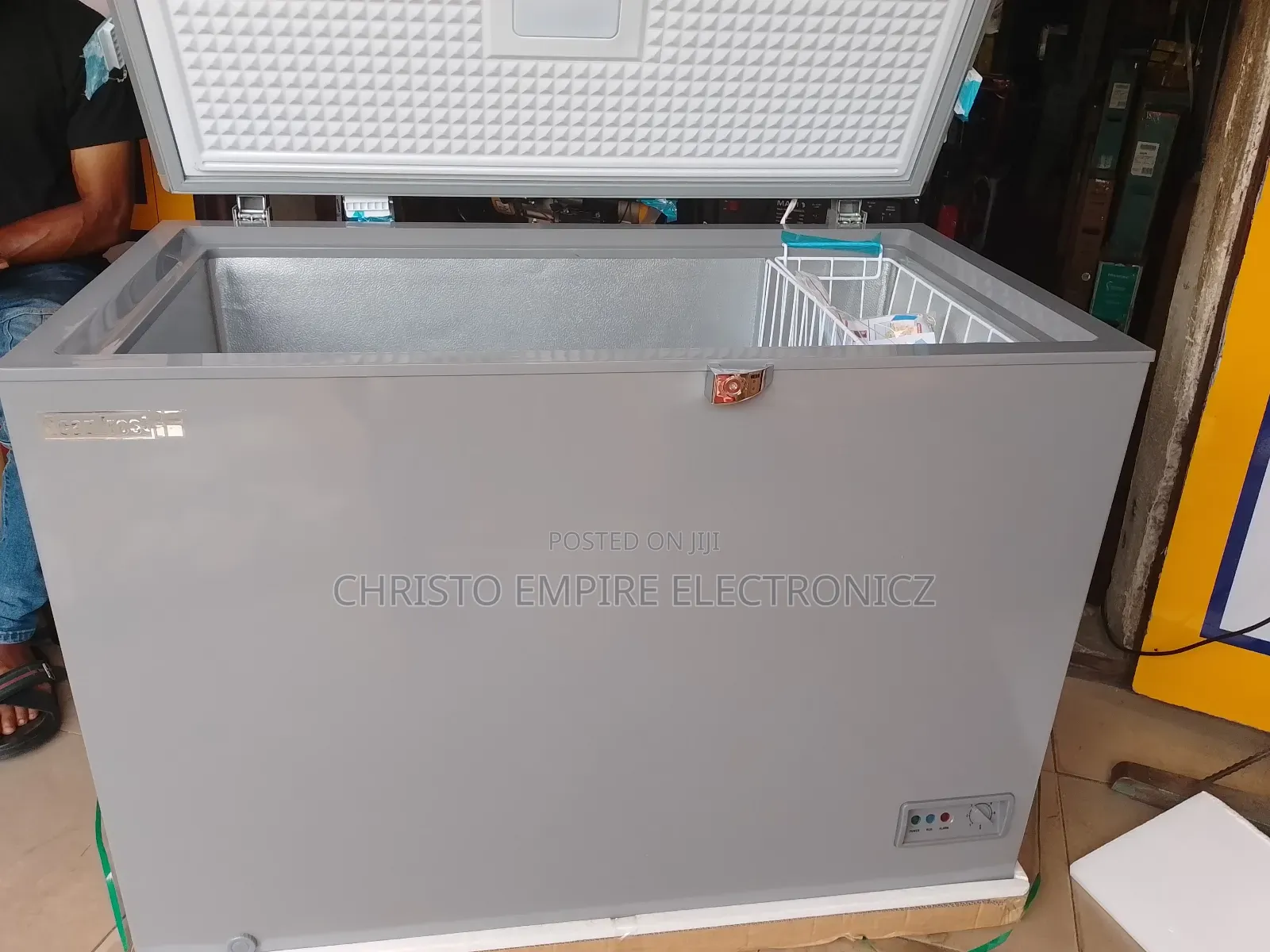 Scanfrost Deep Freezer