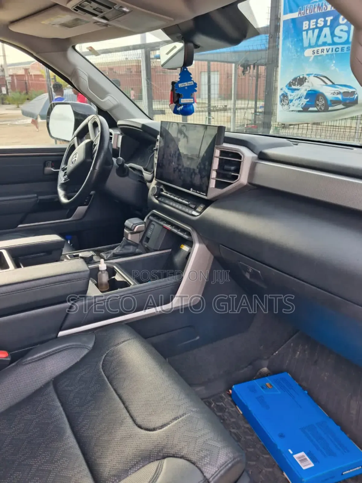 Toyota Tundra 2022 Black