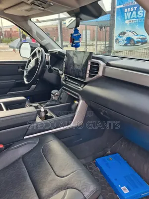 Toyota Tundra 2022 Black