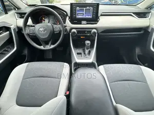 Toyota RAV4 XLE AWD 2020 White