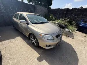 Toyota Corolla LE 4dr Sedan (1.8L 4cyl 4A) 2010 Gold