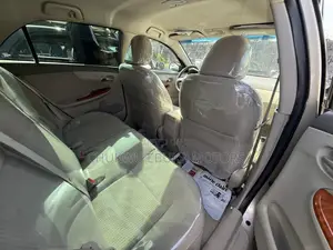 Toyota Corolla LE 4dr Sedan (1.8L 4cyl 4A) 2011 Gold