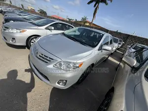 Toyota Corolla LE 4dr Sedan (1.8L 4cyl 4A) 2013 Silver
