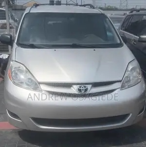 Toyota Sienna CE AWD 2007 Gold