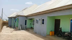 1bdrm Room & Parlour in Lape Estate Road for rent