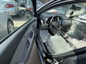 Toyota Corolla LE 4dr Sedan (1.8L 4cyl 4A) 2012 Gray