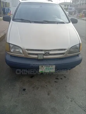 Toyota Sienna CE & 1 hatch 2000 Gold